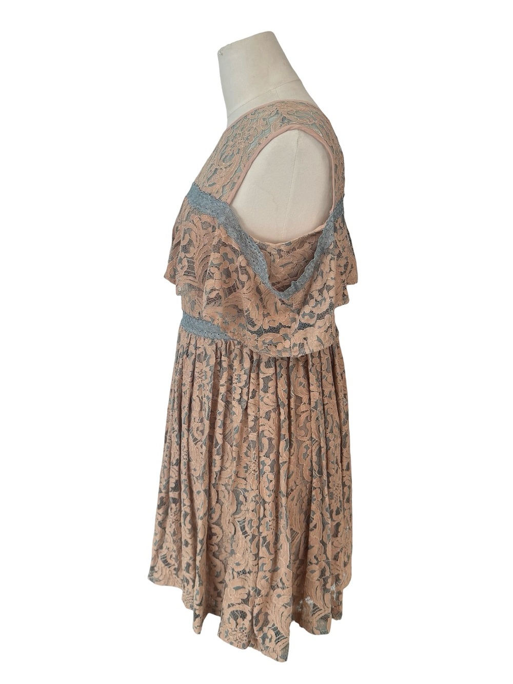 Foxiedox Cold Shoulder Pleated Lace Dress - Picture 5 of 9